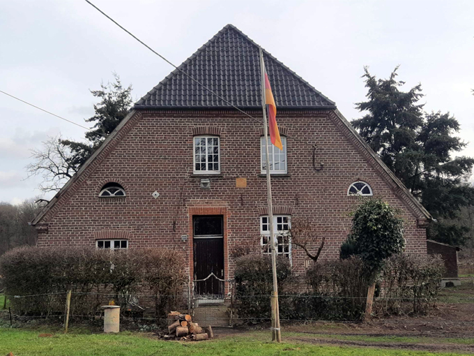 Umbau und Sanierung eines denkmalgeschützten Gebäudes zu fünf Wohneinheiten in Wesel, Ansicht Hauseingang Bestand