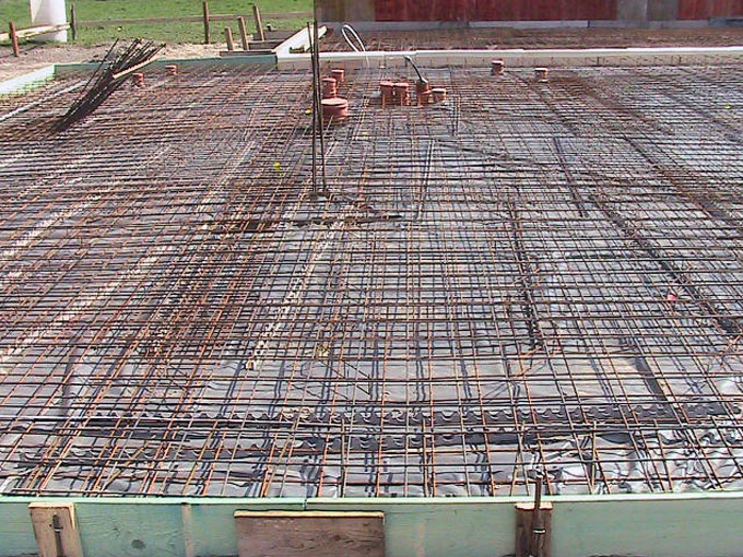 Abnahme der Stahlbewehrung einer Betonplatte
