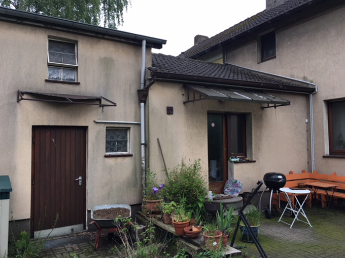 Umnutzung und Erweiterung eines Einfamilienhauses in ein Zweifamilienhaus in Duisburg, Ansicht Hinterhaus Bestand
